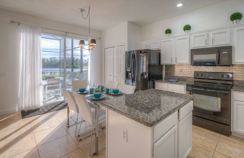 Lake Berkley Villa | Diciembre '18 renovado, villa junto al lago con una enorme piscina orientada al sur, Disney a 10 minutos