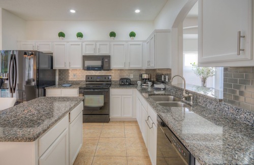 Lake Berkley Villa | Diciembre '18 renovado, villa junto al lago con una enorme piscina orientada al sur, Disney a 10 minutos
