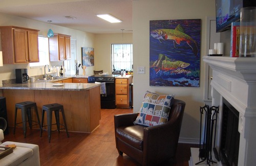Drasco Casa | Lakeside house on Greers Ferry. Cozy, fun getaway.