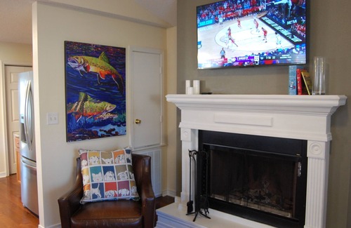 Drasco Casa | Lakeside house on Greers Ferry. Cozy, fun getaway.
