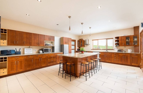 Tudenham Casa | Lakeside Country Home