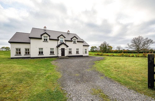 Tudenham Casa | Lakeside Country Home