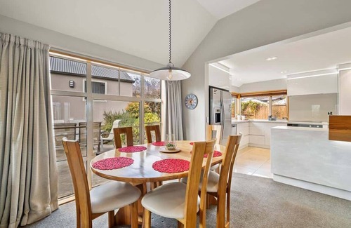 Frankton Casa | Lakeside Indulgence on Wilmot