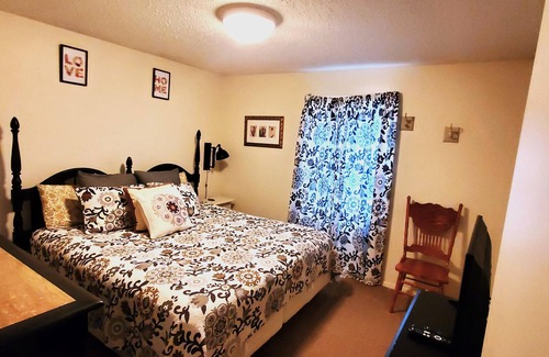 Holiday Island Condominio | Jacuzzi para seis personas, junto al lago, camas King, chimenea!