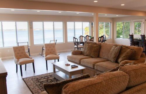 Geneva Casa | Lakeside Landing Dock Fire Pit and Boat Rental