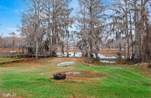 Uncertain Casa | Lakeside Landing, Waterfront, With Kayaks & Canoes