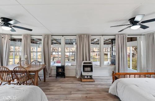 Uncertain Casa | Lakeside Landing, Waterfront, With Kayaks & Canoes