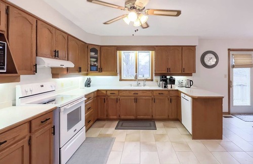 Bayfield Cabaña | Lakeside Layover, King Bed! *New Sauna*