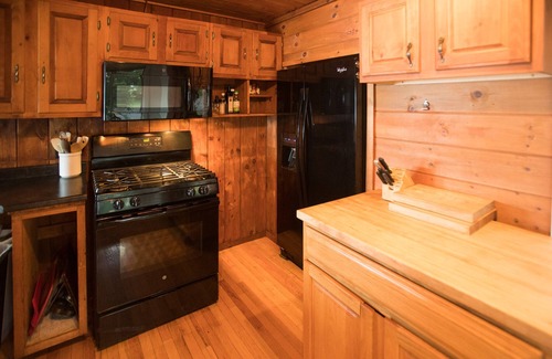 Rangeley Casa | 15 pies del lago. Firepit. Kayaks. SUPs, Se aceptan mascotas, Playa privada, Madera