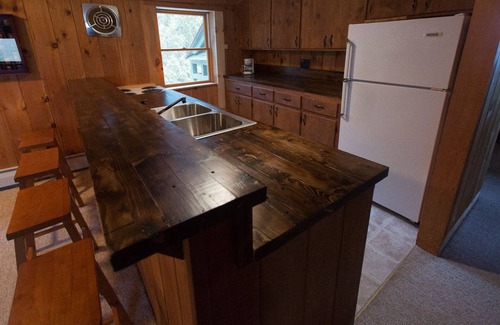 Rangeley Casa | 15 pies del lago. Firepit. Kayaks. SUPs, Se aceptan mascotas, Playa privada, Madera