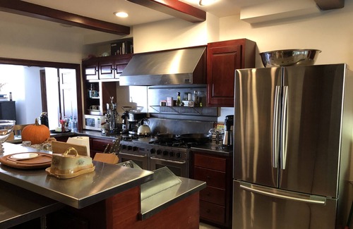 Franklin Casa | Lakeside Lodge in Nature Retreat