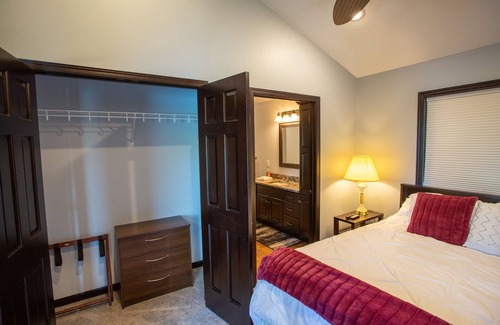 Fairmont Cabina | Lakeside Luxury Condo