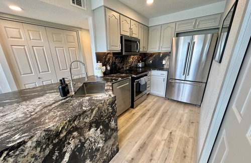 Briarcliff Condominio | Lakeside Luxury Condo w/ Wake Surf Boat, Pool, Hot Tub, 35min From Austin