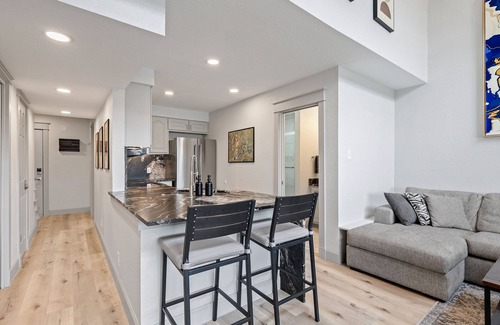 Briarcliff Condominio | Lakeside Luxury Condo w/ Wake Surf Boat, Pool, Hot Tub, 35min From Austin