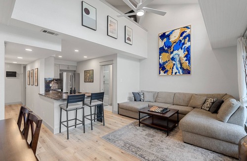 Briarcliff Condominio | Lakeside Luxury Condo w/ Wake Surf Boat, Pool, Hot Tub, 35min From Austin