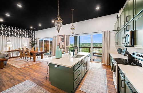 Spicewood Casa | Luxurious Retreat w Pool Hot Tub Games