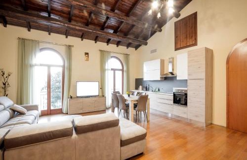 Artogne Casa | Lakeside Mansion with Pool