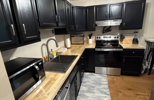 Laconia Casa | Lakeside Oasis 2 ~Two minutes to Lake Opechee Charming 4bedroom house in Laconia