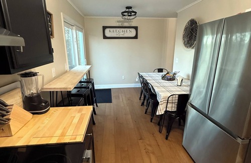 Laconia Casa | Lakeside Oasis 2 ~Two minutes to Lake Opechee Charming 4bedroom house in Laconia