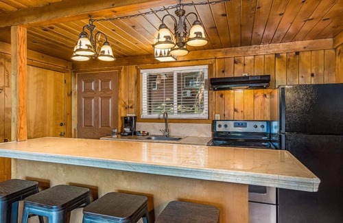 Bass Lake Hotel | Lakeside Oasis w/ Balcony | Perfect for Nature Lovers & Adventure Seekers
