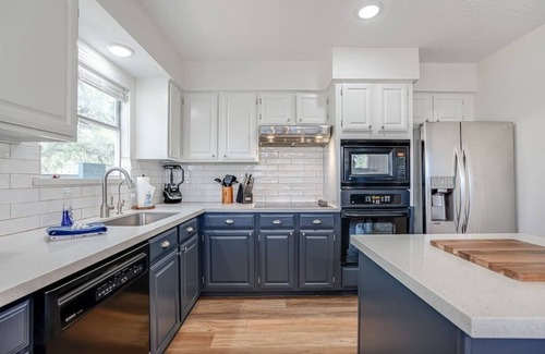 Canyon Lake Casa | Lakeside Paradise, lake views, hot tub
