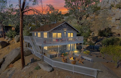 Wofford Heights Casa | Lakeside Paradise Clam Getaway- Hot Tub, Fire pit, Lake Views, Games