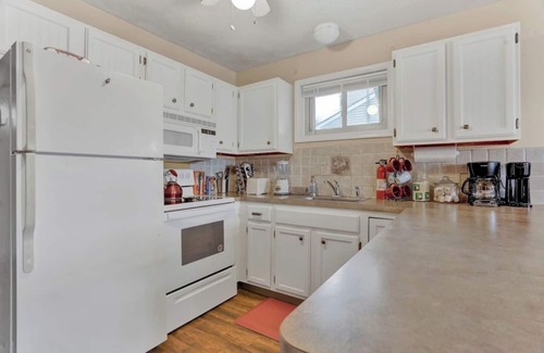 Tobyhanna Cabaña | Lakeside Poconos w/Hot Tub, Firepit, Private Beach