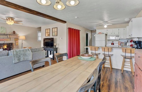 Tobyhanna Cabaña | Lakeside Poconos w/Hot Tub, Firepit, Private Beach