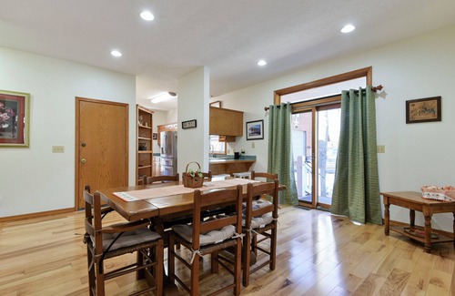 Golden Cabina | Lakeside Ranch Cabin with OPTIONAL HOT TUB