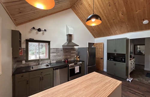 Queens Cabaña | Lakeside retreat on Ponhook Lake