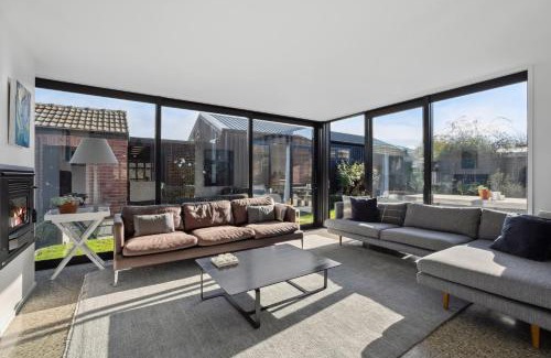 Lowburn Casa | Lakeside Retreat - Cromwell Holiday Home