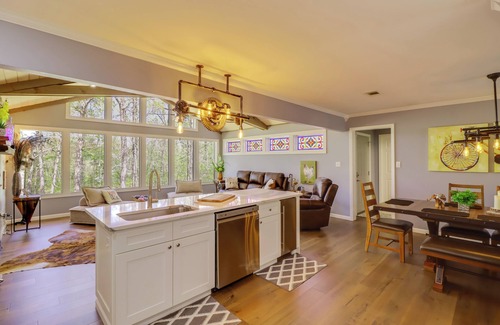 Higden Casa | Lakeside Retreat on 10 Secluded Wooded Acres at the Raccoon Lakehouse