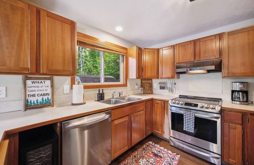 Hoodsport Cabina | Lakeside Retreat – Waterfront Cabin with Dock, Sauna on Lake Cushman