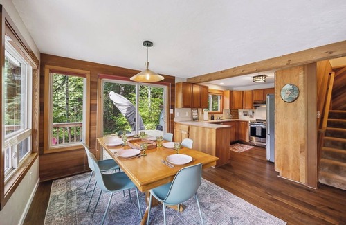 Hoodsport Cabina | Lakeside Retreat – Waterfront Cabin with Dock, Sauna on Lake Cushman