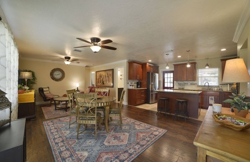 Sylvan Shores Casa | Lakeside Cottage, a slice of paradise!