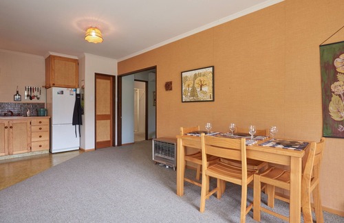 Wanaka Cabaña | Lakeside Serenity - Wanaka Holiday Home