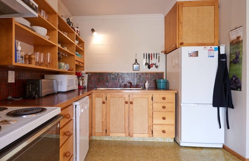 Wanaka Cabaña | Lakeside Serenity - Wanaka Holiday Home