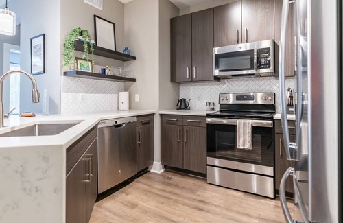 Riverside Apartamento | Lakeside South Shore - 2 Bedroom with Lake Access