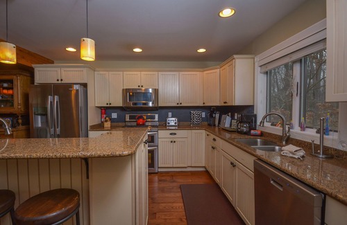 Waterfront Greens Casa | Premiere Deep Creek Home cargado con comodidades!