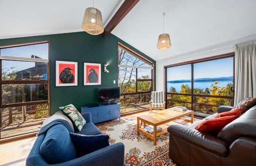 Omori Casa | Lakeside Stunner - Omori Holiday Home