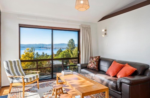Omori Casa | Lakeside Stunner - Omori Holiday Home