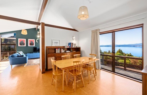 Omori Casa | Lakeside Stunner - Omori Holiday Home
