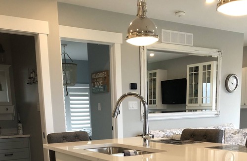 Kincardine Casa | Lakeside Terrace: 1br Kincardine Waterfront Suite