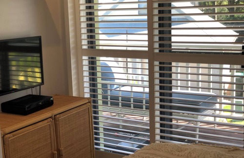 Cams Wharf Casa | Lakeside Terrace Plus Raffertys Resort a Four Star Apt.