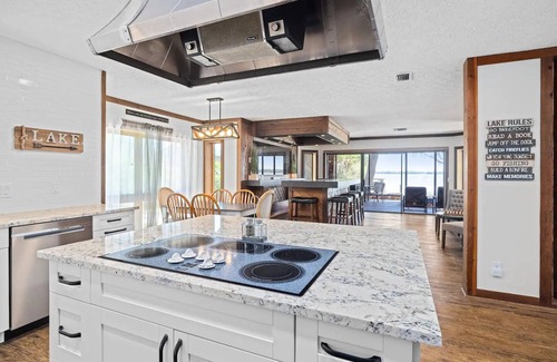 Thonotosassa Casa | Lakeside Villa