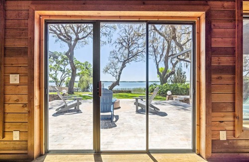 Thonotosassa Casa | Lakeside Villa