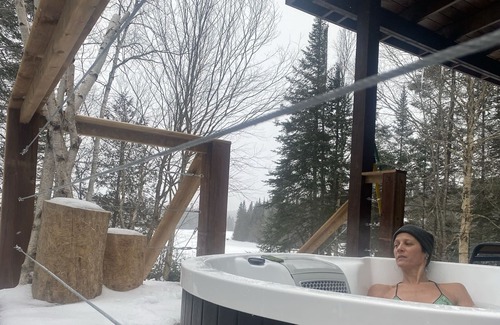 Lac-Saguay Cabina | Amazing log cabin on the lake easy access in winter