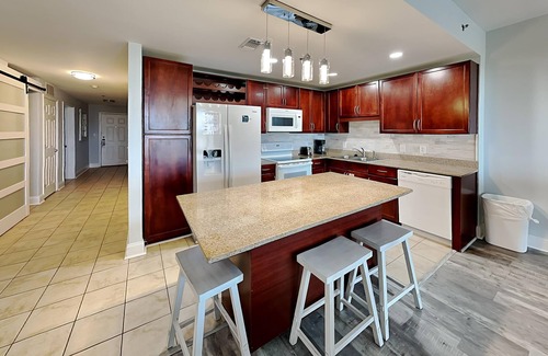 Panama City Beach Condominio | Laketown Wharf Resort by Southern Vacation Rentals