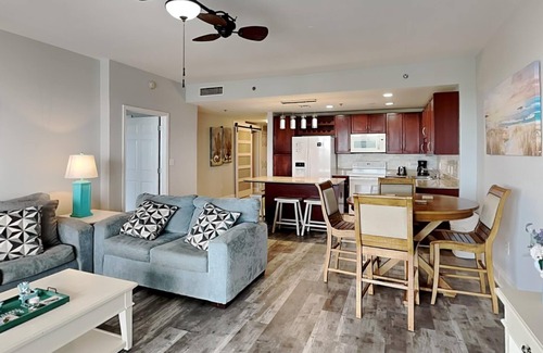 Panama City Beach Condominio | Laketown Wharf Resort by Southern Vacation Rentals
