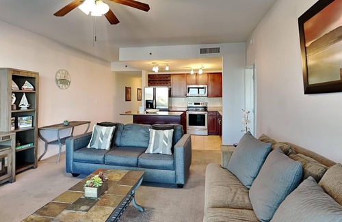 Panama City Beach Condominio | Laketown Wharf Resort by Southern Vacation Rentals